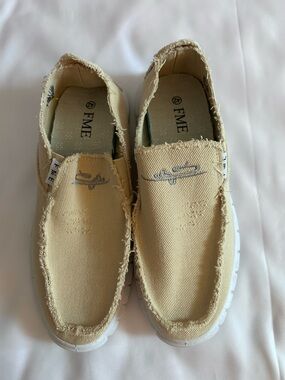 NWOTs FME Casual Slip On Beige Canvas Loafers Size 9